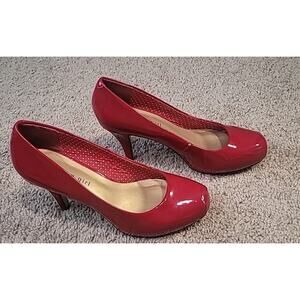 Madden Girl Red Patent Faux Leather Pumps Size 7.5 • 3.5” Heels • GUC
